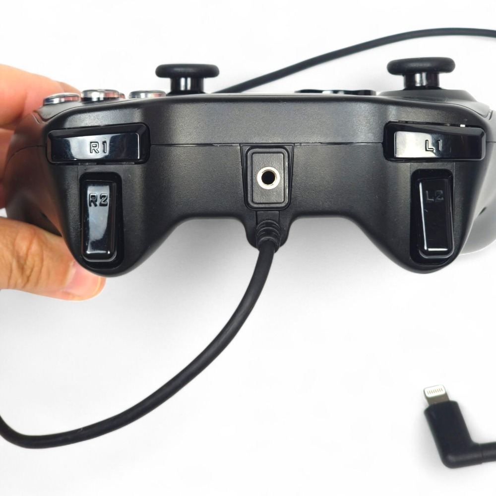 RiotPWR Rotor Riot iOS Wired Lightning Game Controller Tested - Picture 2 of 16